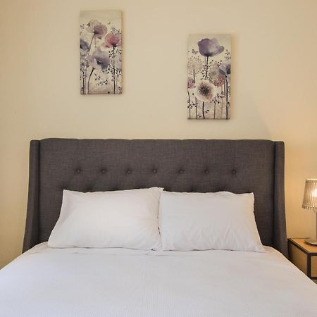 Pier Apartments 卡尔帕索斯 外观 照片
